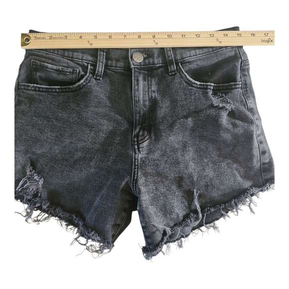 SO High Rise Curvy Mom Jean Shorts Size 11/30 Black Distressed Cutoff - Picture 3 of 7